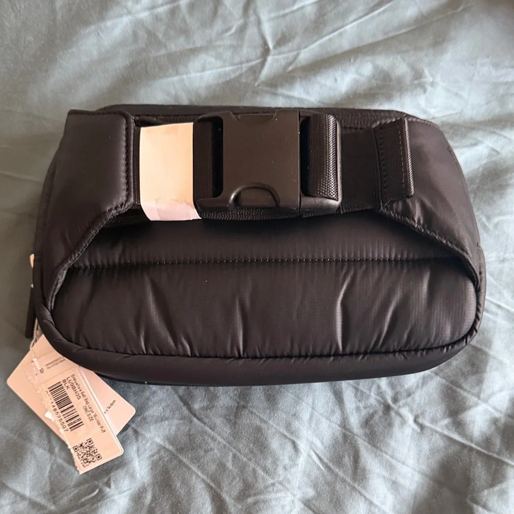 lululemon athletica Black Quilted waist bag 
( Fanny pack ) - Picture 2 of 8